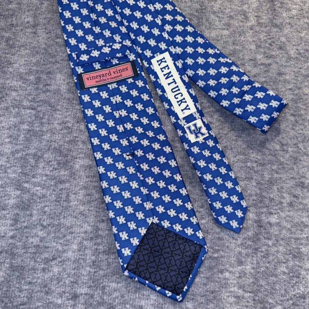 Vineyard Vines University of Kentucky Logo Mens Blue Silk Necktie UK Wildcats